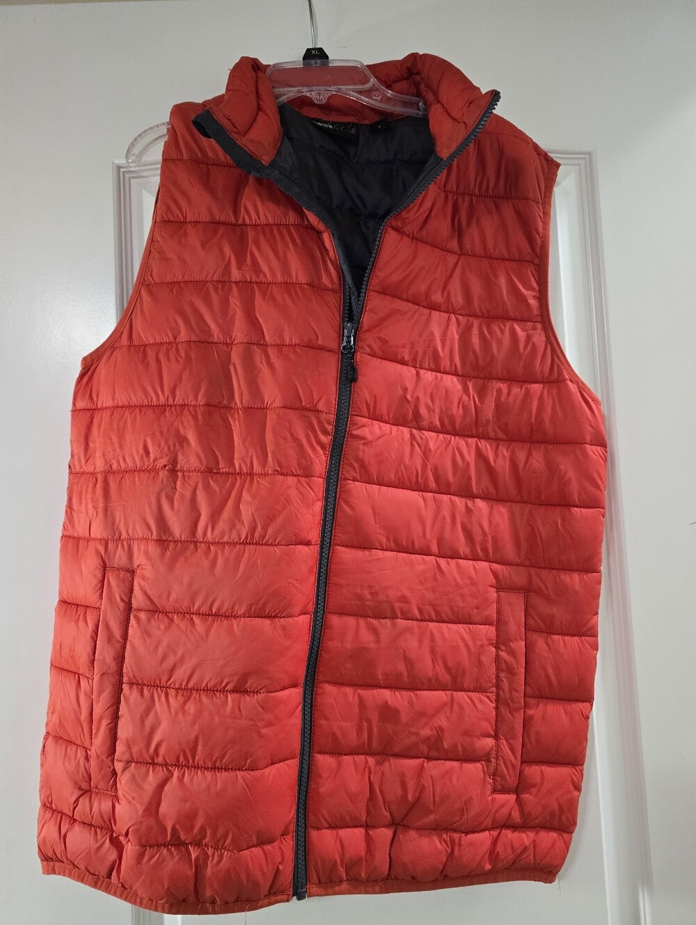 Swiss Tech Men's Bright Red Quilted Puffer Vest